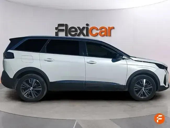 Usado Peugeot 5008 Allure 130 CV (95 kW) 2021 Blanco SUV