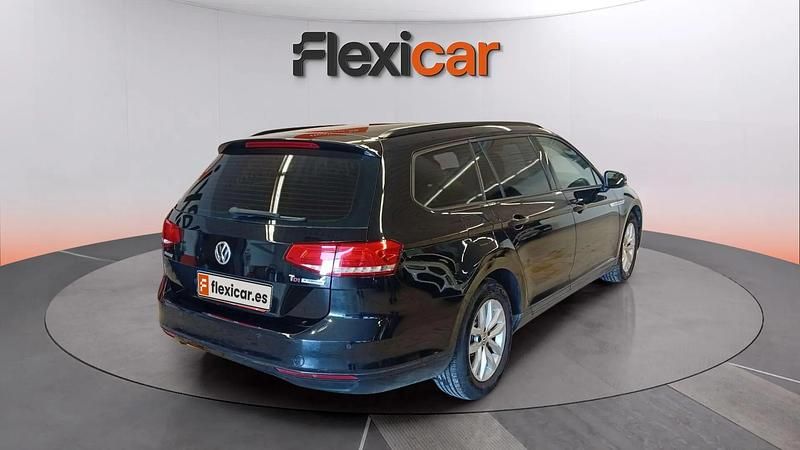 Usado VW Passat Advance 120 CV (88 kW) 2017 Negro Familiar