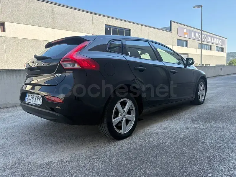 Usado Volvo V40 Kinetic 115 CV (84 kW) 2018 Negro Berlina