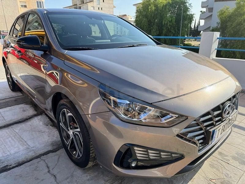 Usado Hyundai i30 N Line 120 CV (88 kW) 2022 Marrón Berlina