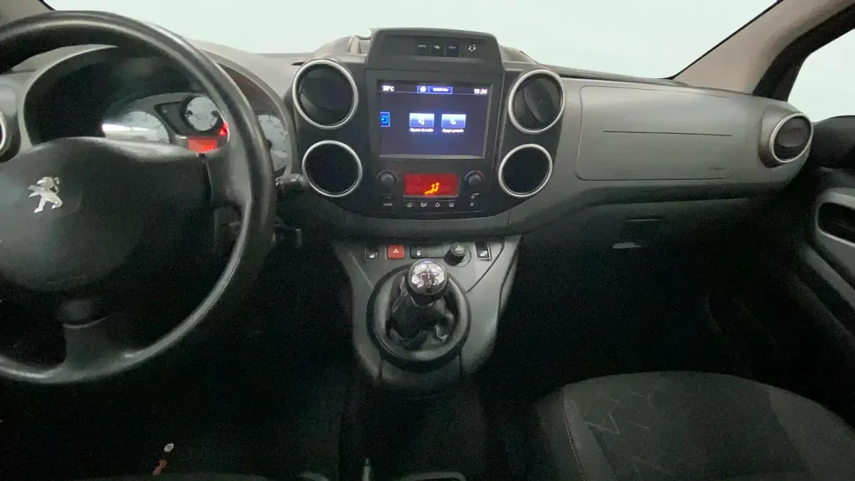 Usado Peugeot Partner Tepee Active 110 CV (80 kW) 2016 Gris Monovolumen
