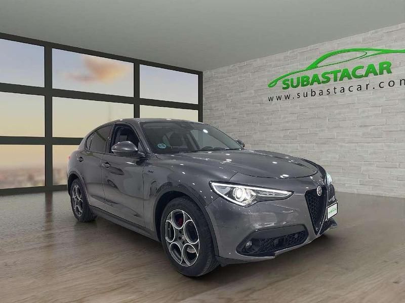 Usado Alfa Romeo Stelvio Sprint 190 CV (139 kW) 2021 Gris SUV