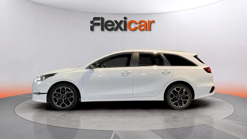 Usado Kia Ceed Style 100 CV (73 kW) 2025 Blanco Utilitario
