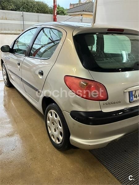 Usado Peugeot 206 90 CV (66 kW) 2005 Gris / plata Berlina