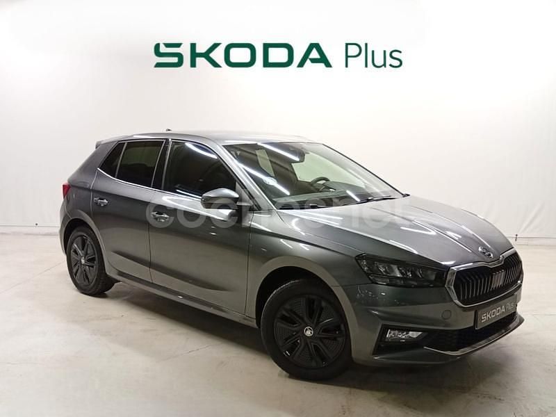 Gris / plata Usado 2024 Skoda Fabia Utilitario | 17.900 € (Precio justo) - Imagen 1/4