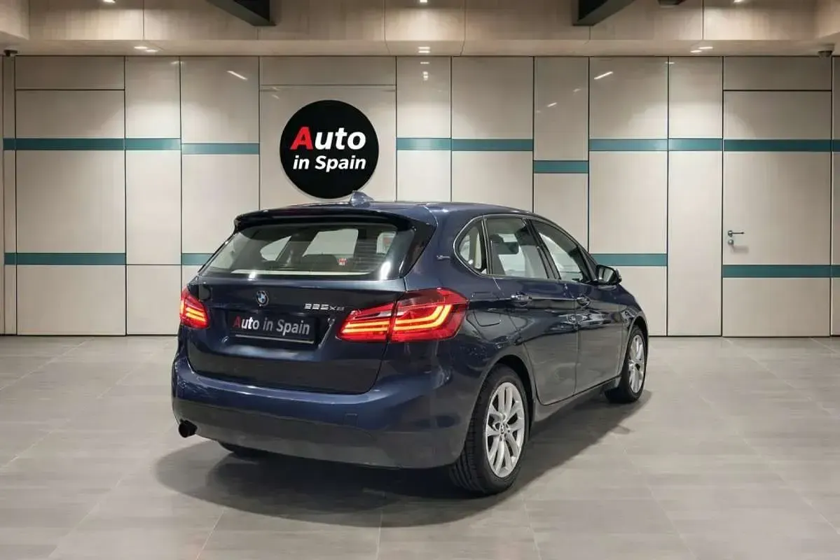 Usado BMW 225 Active Tourer iPerformance 224 CV (164 kW) 2016 Azul Monovolumen