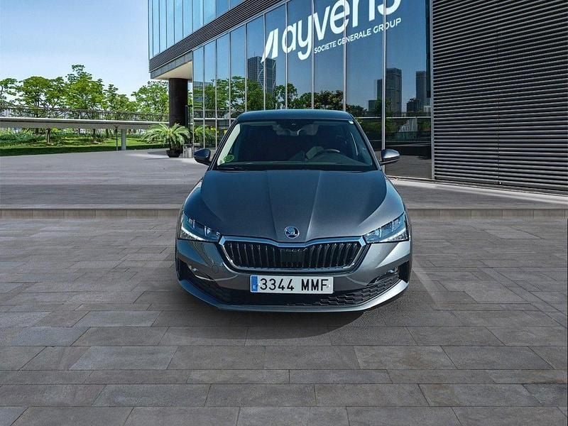 Usado Skoda Scala Selection 95 CV (69 kW) 2023 Gris Utilitario
