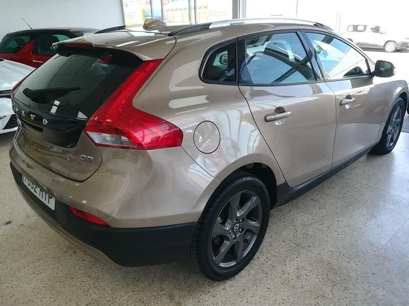 Usado Volvo V40 CC Momentum 115 CV (84 kW) 2014 Beige Familiar