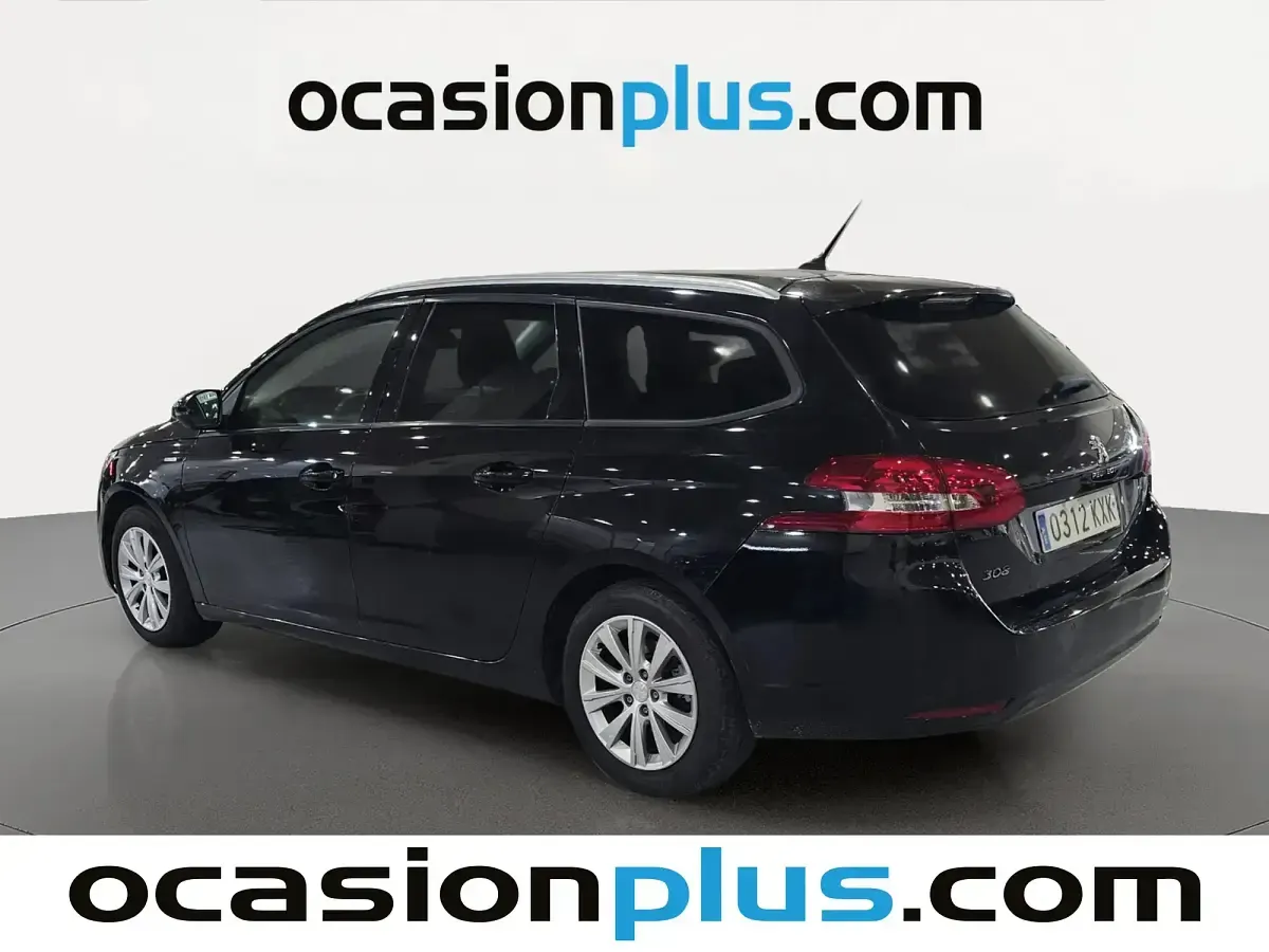 Usado Peugeot 308 Style 130 CV (95 kW) 2019 Negro Familiar