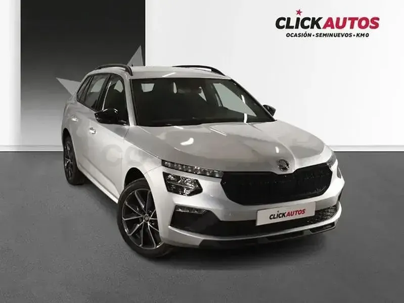 Usado Skoda Kamiq Sport 115 CV (84 kW) 2025 Gris / plata SUV