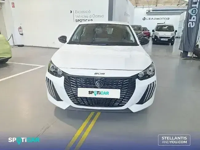 Usado Peugeot 208 Active 100 CV (73 kW) 2024 Blanco Utilitario