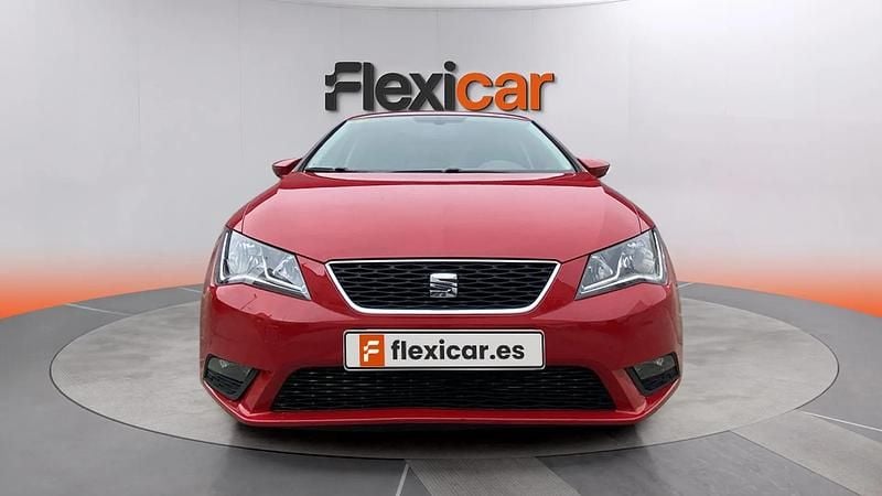 Usado Seat Leon Reference 110 CV (80 kW) 2016 Rojo Berlina