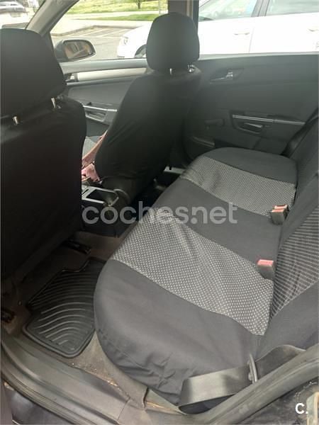 Usado Opel Astra Sport 100 CV (73 kW) 2008 Negro Berlina