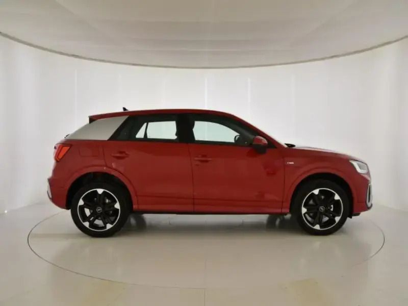 Usado Audi Q2 S-Line 116 CV (85 kW) 2024 Rojo SUV