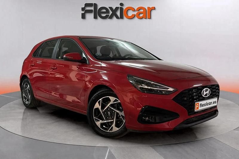 Rojo Usado 2024 Hyundai i30 Berlina | 16.790 € (Precio justo) - Imagen 1/4