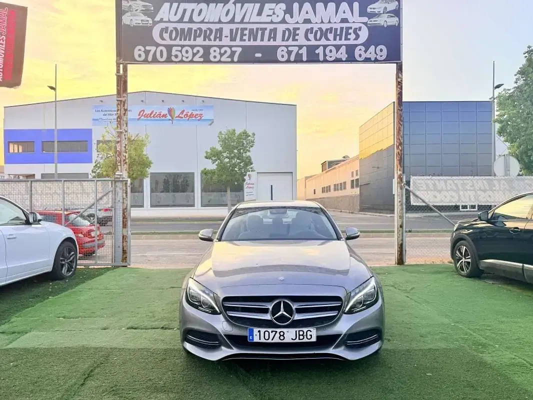 Usado Mercedes C220 Avantgarde 170 CV (125 kW) 2015 Gris / plata Berlina