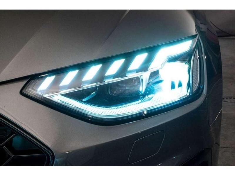 Usado Audi A4 Ambiente 163 CV (119 kW) 2022 Gris / plata Familiar