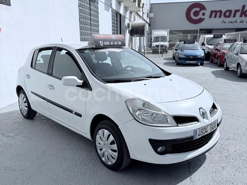 Blanco Usado 2009 Renault Clio II Authentique Berlina | 3500 € (Precio justo) - Imagen 1/4