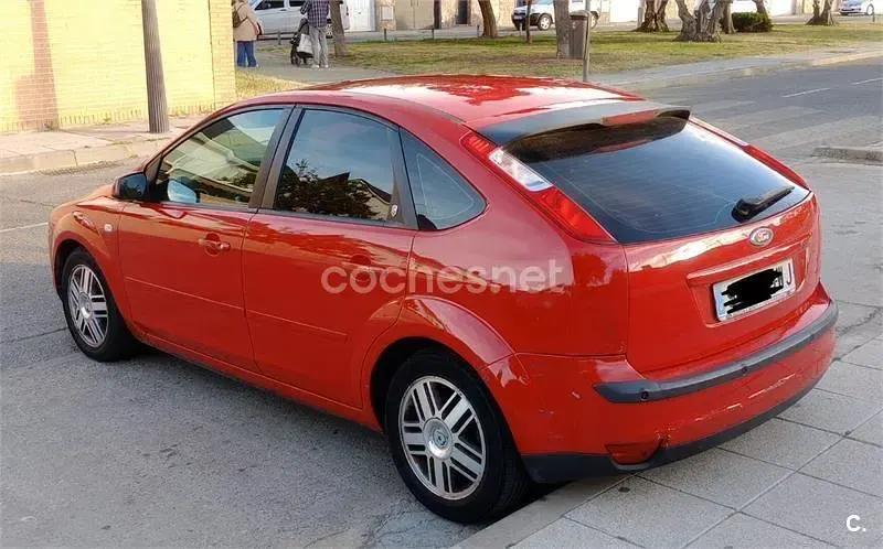 Usado Ford Focus Sport 136 CV (100 kW) 2006 Rojo Berlina