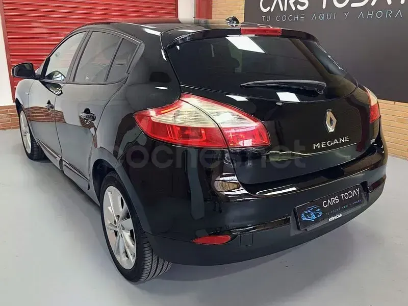 Usado Renault Mégane LIMITED 115 CV (84 kW) 2014 Negro Berlina