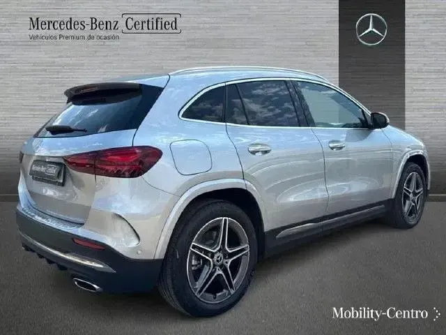 Usado Mercedes GLA250 218 CV (160 kW) 2025 Plata hightech SUV