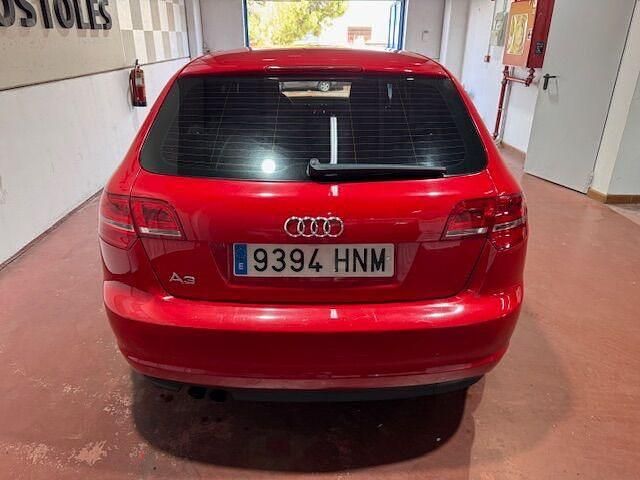 Usado Audi A3 Attraction 122 CV (89 kW) 2013 Rojo Berlina