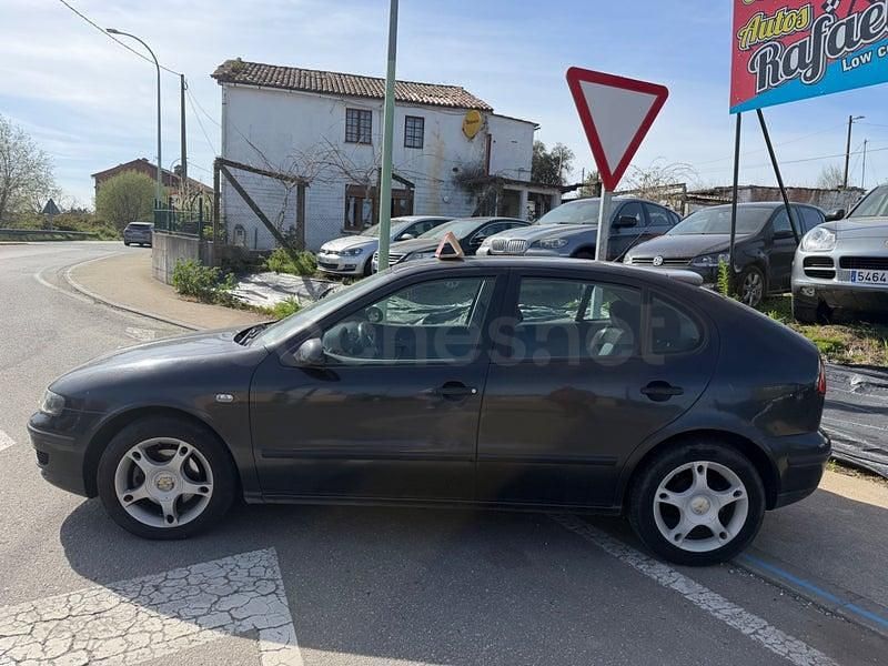 Usado Seat Leon Sport 130 CV (95 kW) 2003 Negro Utilitario