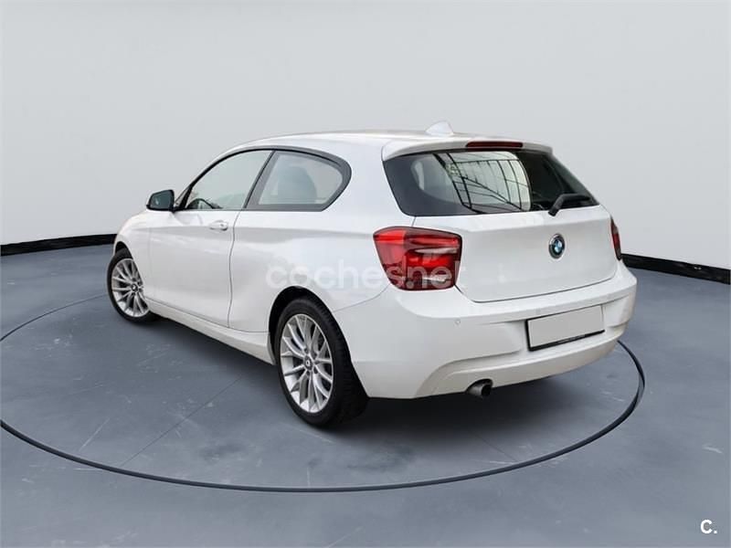Usado BMW 118 Sport Line 143 CV (105 kW) 2013 Blanco Utilitario