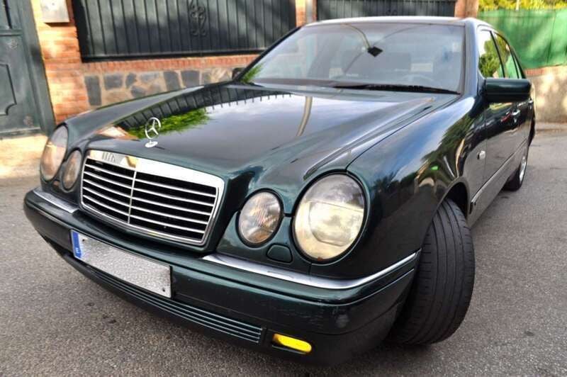 Usado Mercedes E300 Avantgarde 177 CV (130 kW) 1998 Verde Berlina