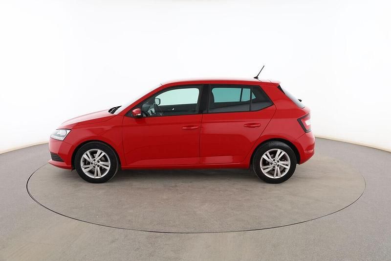 Usado Skoda Fabia Ambition 95 CV (69 kW) 2021 Rojo Berlina