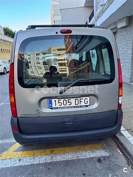 Usado Renault Kangoo 105 CV (77 kW) 2009 Gris / plata Monovolumen