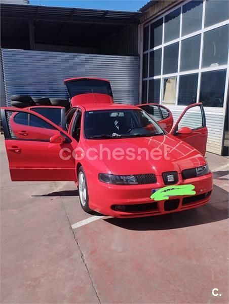 Usado Seat Leon FR 150 CV (110 kW) 2003 Rojo Utilitario