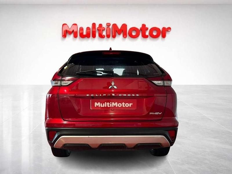 Usado Mitsubishi Eclipse Cross 188 CV (138 kW) 2022 Rojo SUV