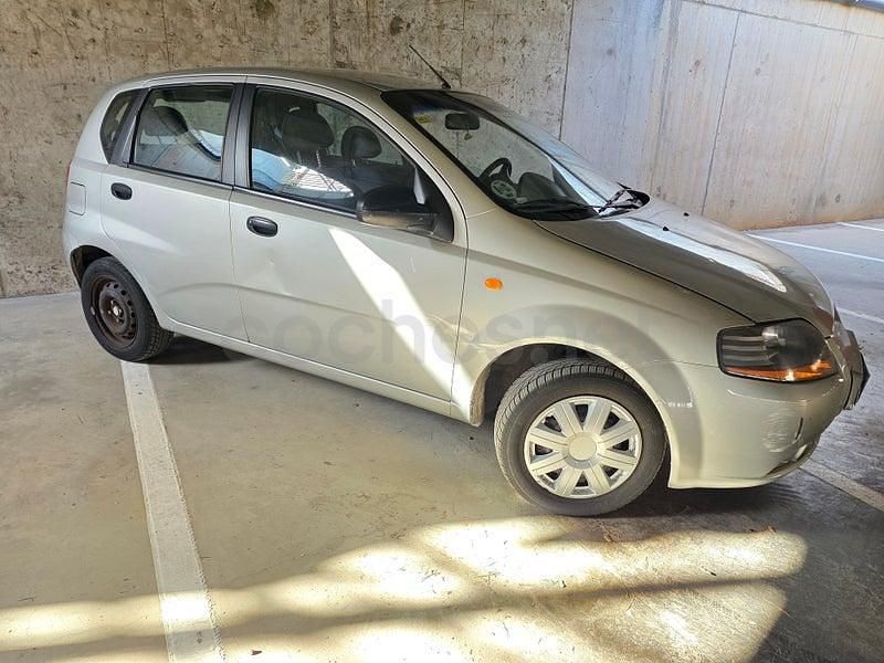 Usado Chevrolet Kalos SE 94 CV (69 kW) 2005 Gris / plata Berlina
