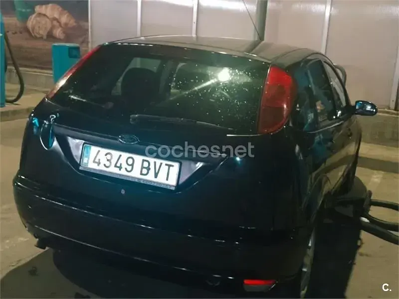 Usado Ford Focus Ghia 100 CV (73 kW) 2003 Negro Berlina
