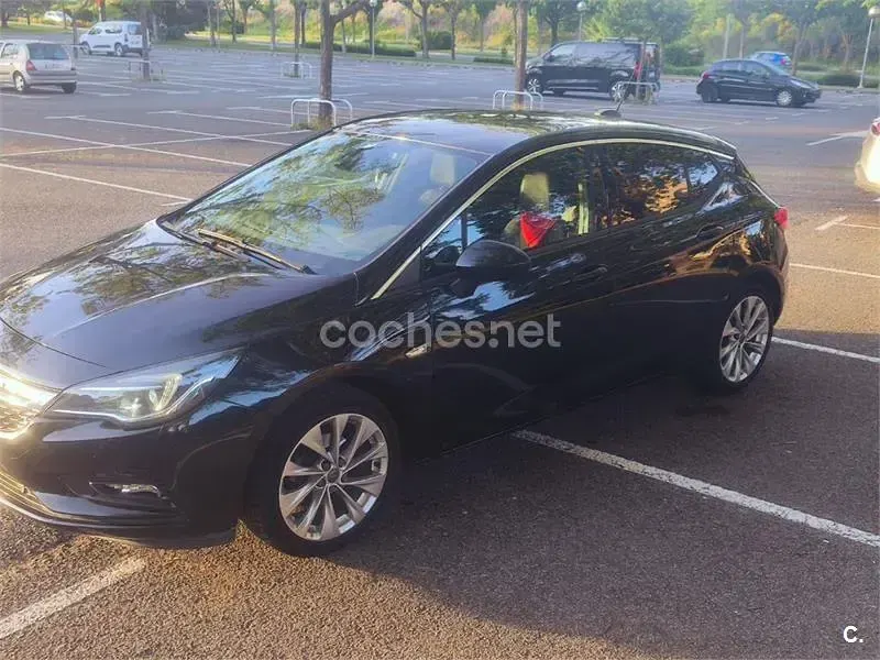 Usado Opel Astra Dynamic 150 CV (110 kW) 2016 Negro Berlina