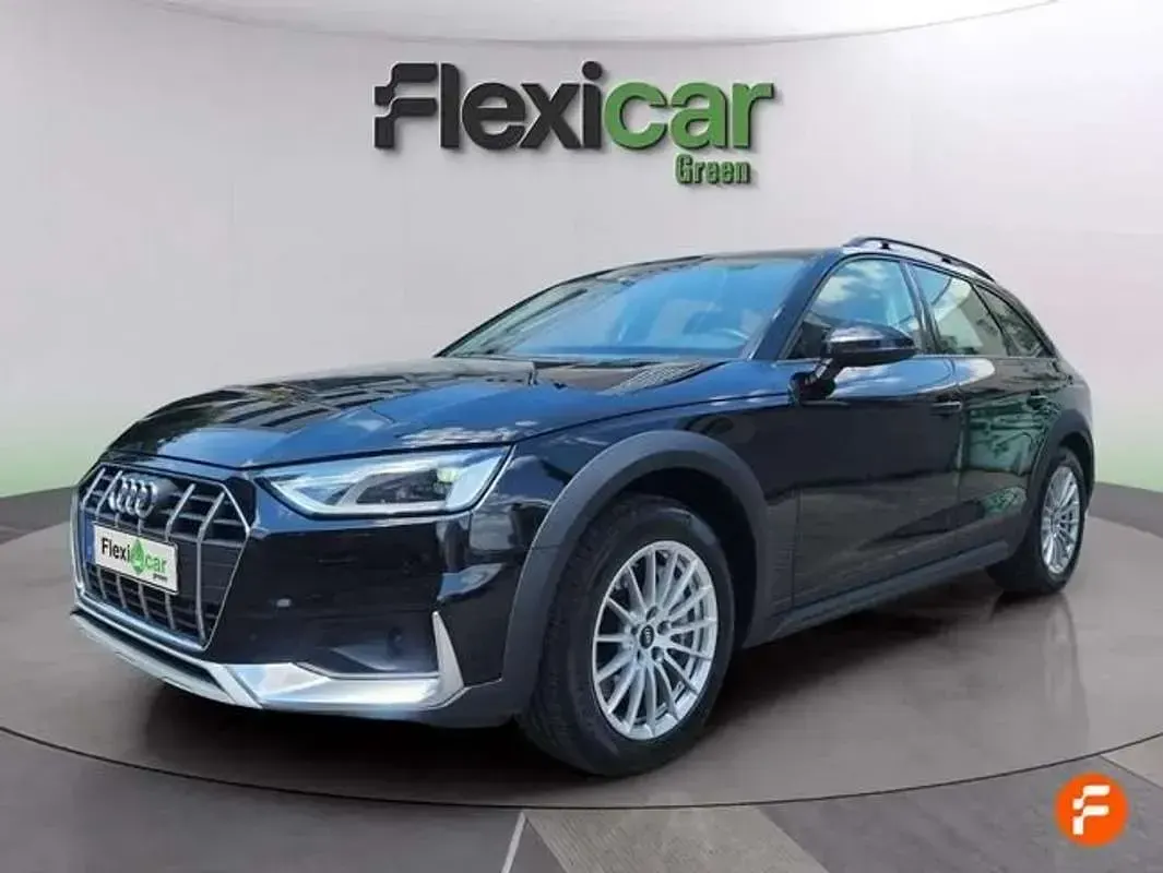 Usado Audi A4 265 CV (194 kW) 2022 Negro Familiar