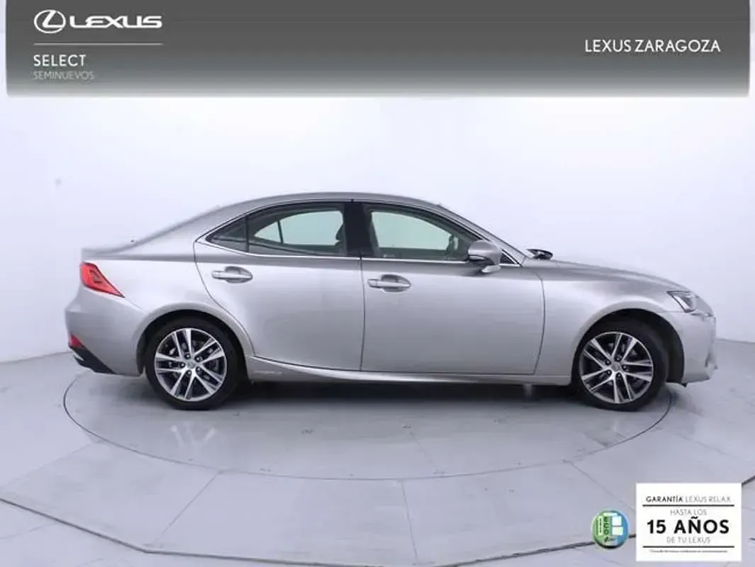 Usado Lexus IS300h Executive Line 223 CV (164 kW) 2018 Gris Berlina