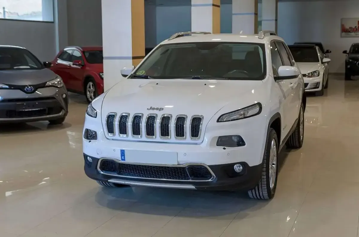 Usado Jeep Cherokee Limited 140 CV (102 kW) 2015 Blanco SUV
