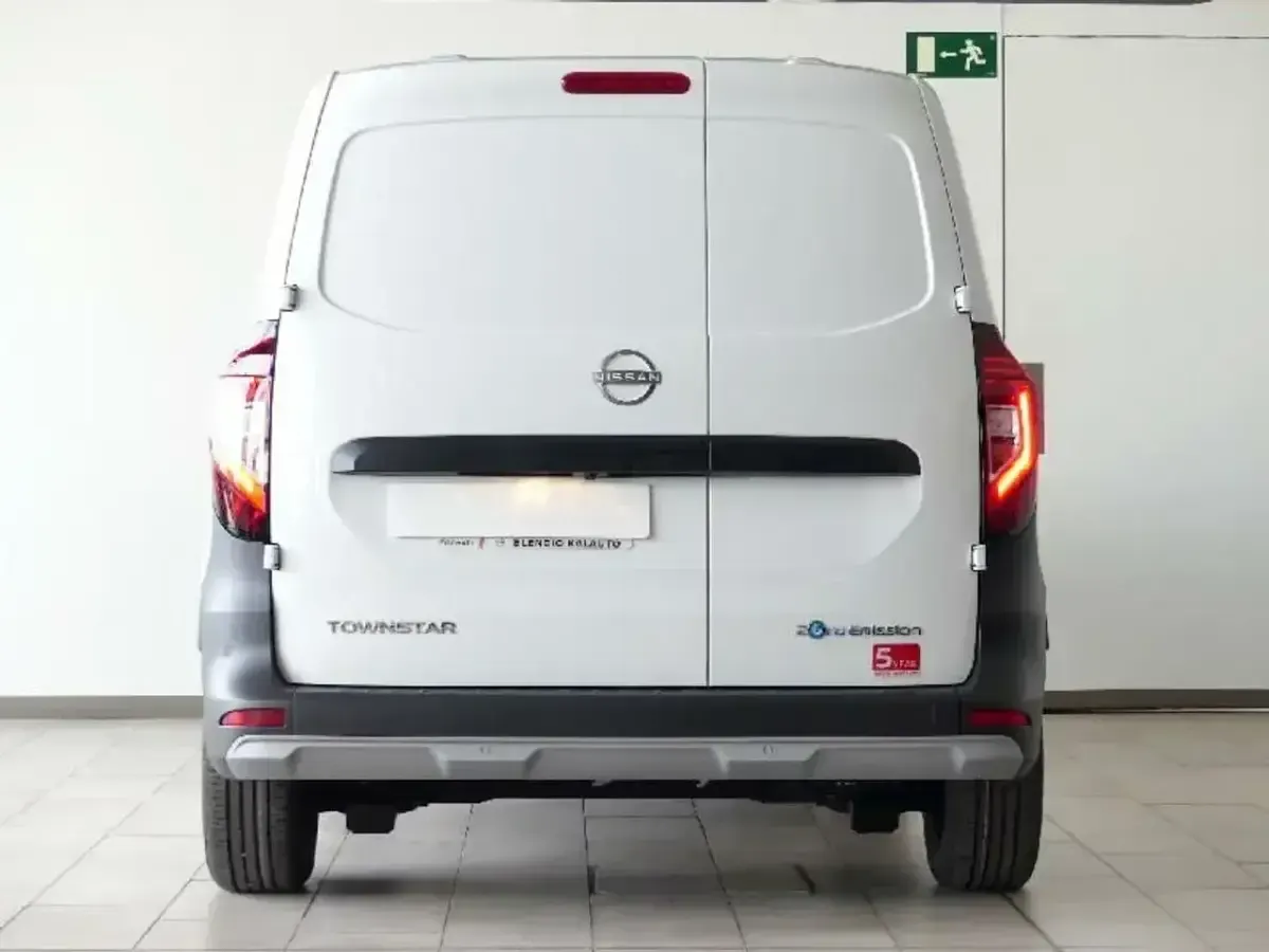 Usado Nissan Townstar Comfort 95 kW (130 CV) 2022 Blanco mineral s?lido Van