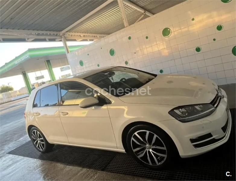 Usado VW Golf VII Sportline 105 CV (77 kW) 2014 Blanco Berlina