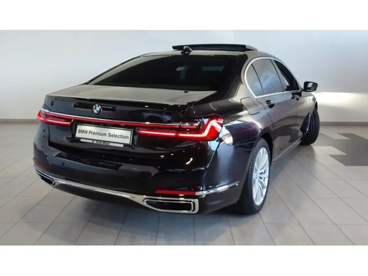 Usado BMW 730L Comfort Edition 286 CV (210 kW) 2021 Negro Berlina