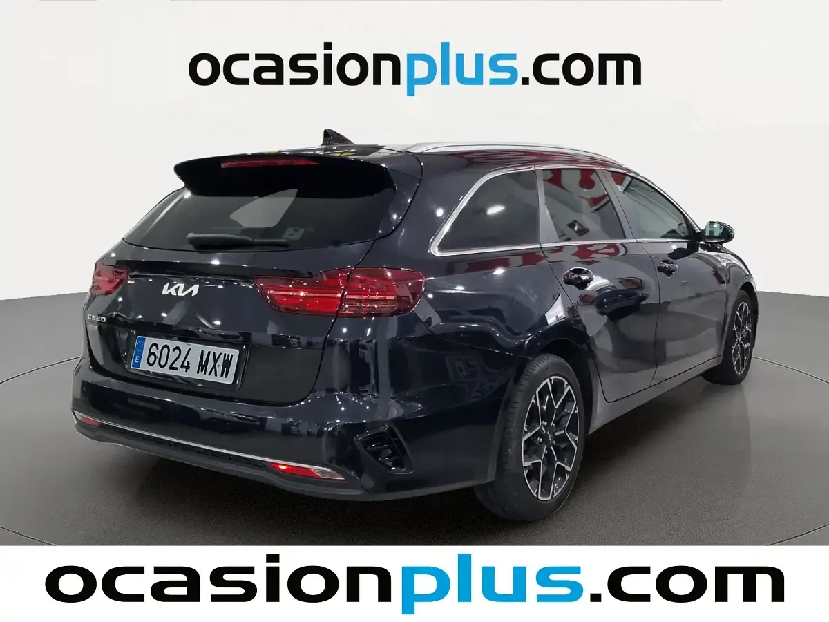 Käytetty Kia Ceed Style 100 HP (73 kW) 2025 Musta Viistoperä