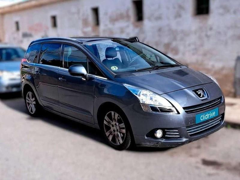 Usado Peugeot 5008 Allure 111 CV (81 kW) 2011 Gris Monovolumen