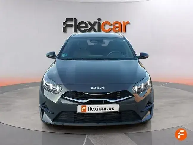 Usado Kia Ceed Style 100 CV (73 kW) 2025 Gris Utilitario