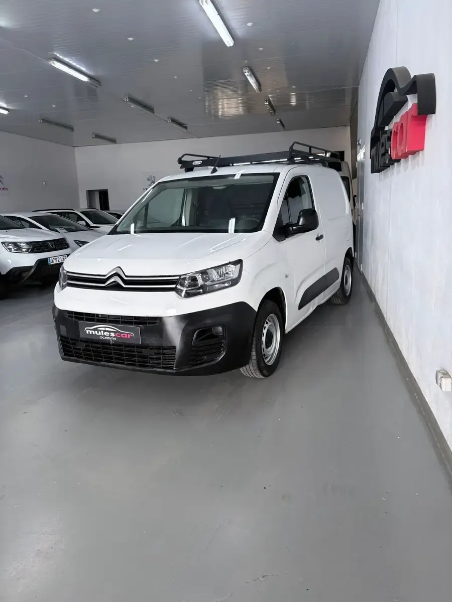Usado Citroën Berlingo 100 CV (73 kW) 2021 Blanco Monovolumen