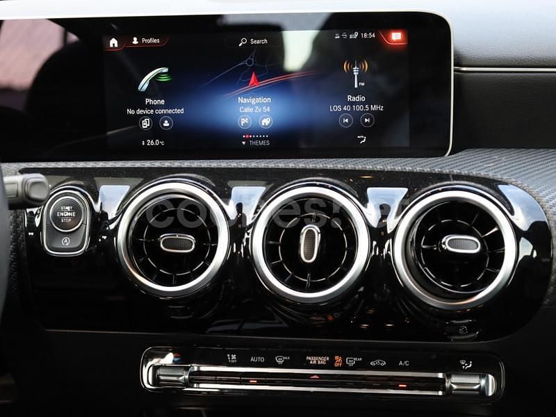 Usado Mercedes A180 116 CV (85 kW) 2019 Azul Berlina