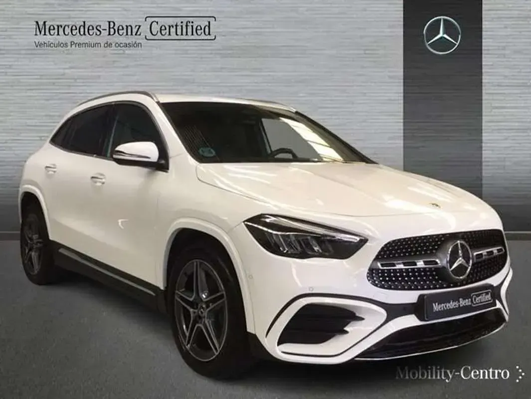 Usado Mercedes GLA200 150 CV (110 kW) 2025 Blanco SUV