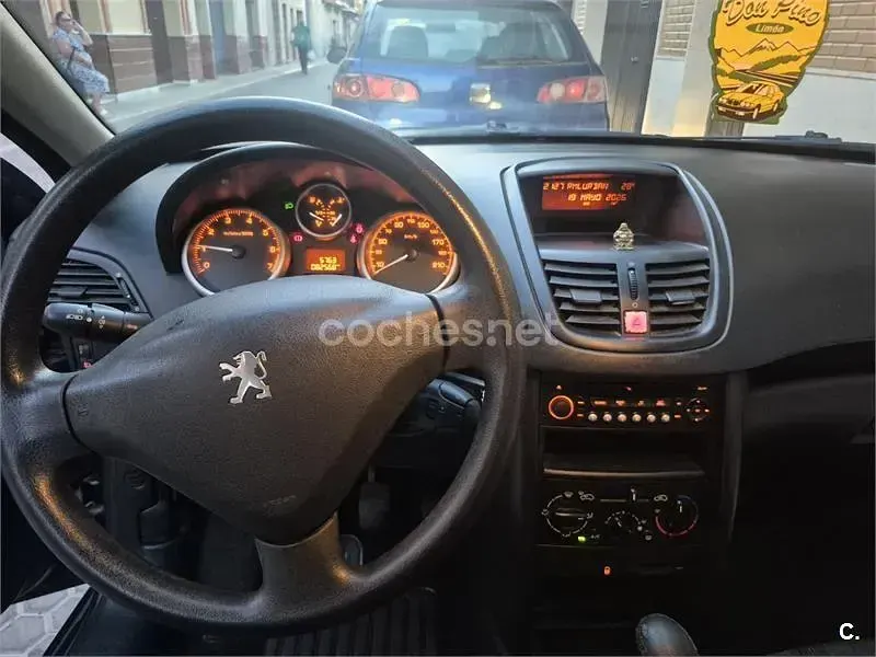 Usado Peugeot 207 75 CV (55 kW) 2007 Negro Berlina
