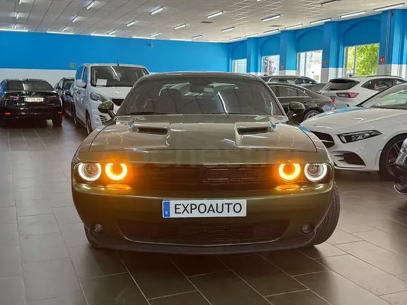 Usado Dodge Challenger SXT 303 CV (222 kW) 2023 Verde Coupe